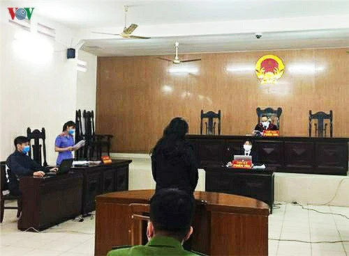 Lĩnh án vì tát cảnh sát ở chốt kiểm dịch Covid-19 ảnh 1