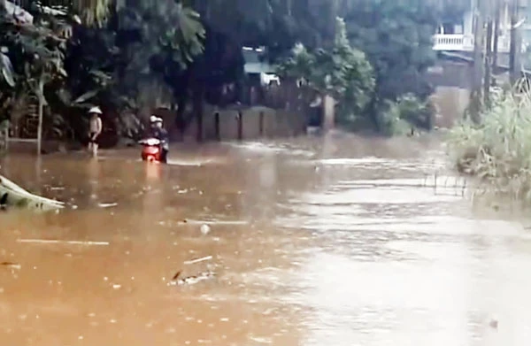 Còn nhiều khó khăn trong đảm bảo giao thông mùa mưa lũ ảnh 3