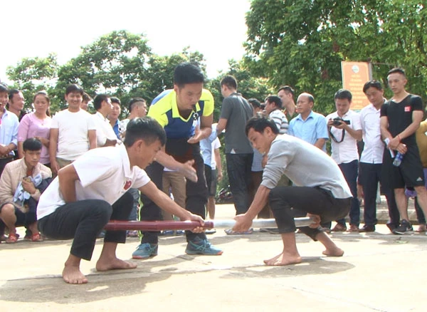 Đẩy gậy - môn thể thao truyền thống ở Si Ma Cai (ảnh chụp năm 2019).