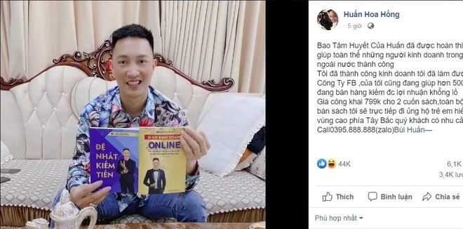 Huấn "hoa hồng" giới thiệu hai "cuốn sách" dạy làm giàu trên Facebook.