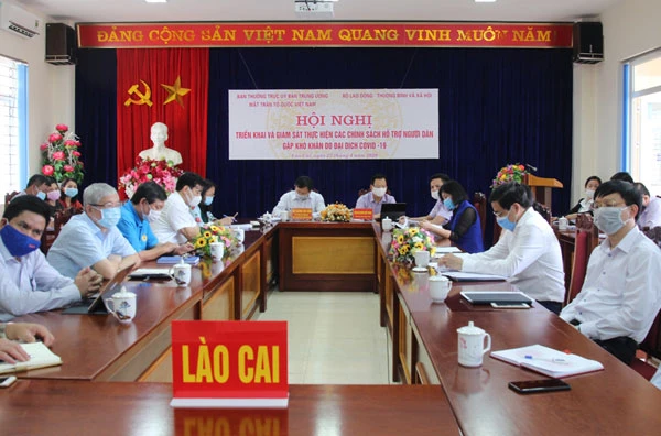 Quang cảnh hội nghị tại điểm cầu Lào Cai.