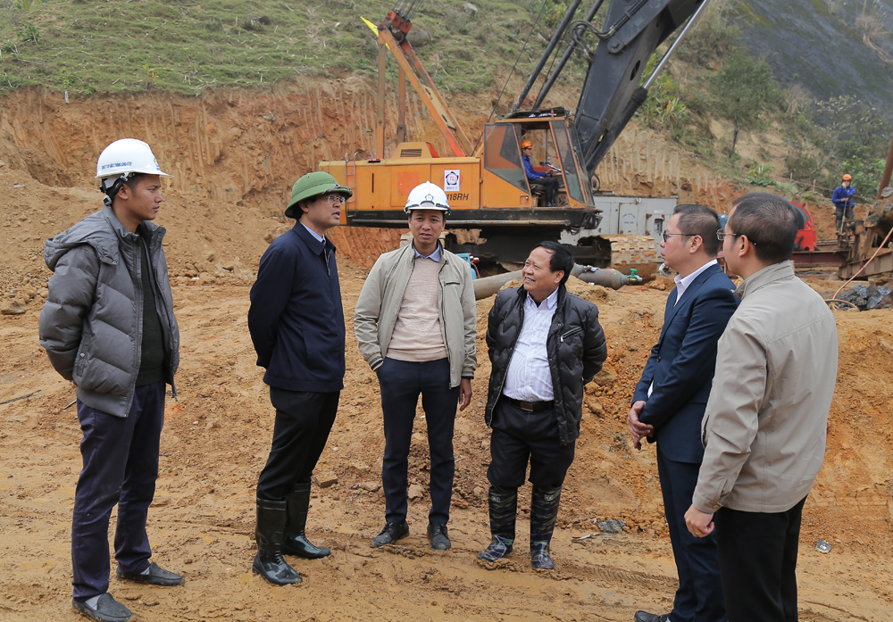 Kiểm tra tiến độ gói thầu cầu Móng Sến.