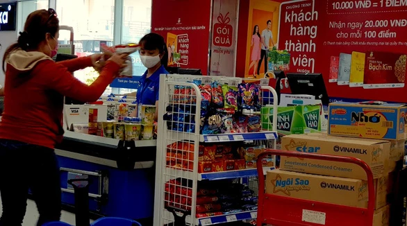 Sản phẩm thương hiệu Vinamilk đặt trong siêu thị - Ảnh: B.MAI