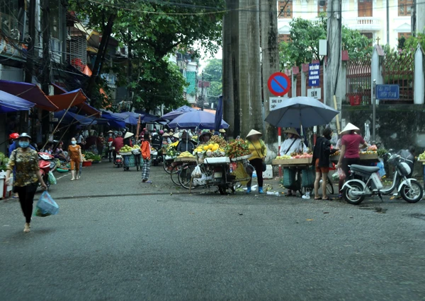 Thành phố Lào Cai ngày đầu nới cách ly xã hội: nhộn nhịp trở lại nhưng không chủ quan ảnh 4