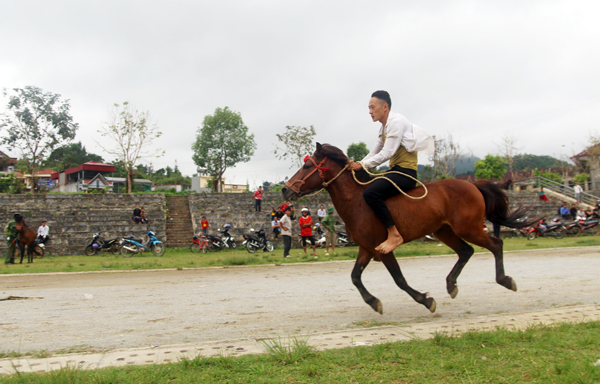Tập luyện chuẩn bị cho giải đua. Tập luyện chuẩn bị cho giải đua.