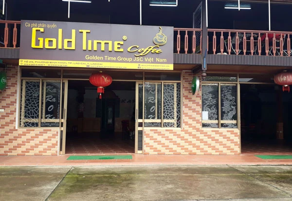 Một địa điểm gắn biển Cà phê phân quyền Gold time tại phường Bình Minh (thành phố Lào Cai).