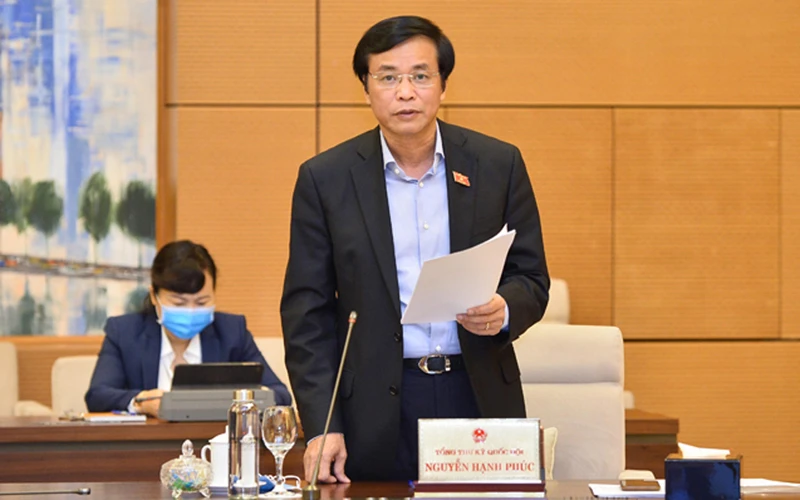 Tổng Thư ký Quốc hội, Chủ nhiệm Văn phòng Quốc hội Nguyễn Hạnh Phúc trình bày Báo cáo về một số vấn đề chuẩn bị Kỳ họp thứ chín, Quốc hội Khóa XIV.