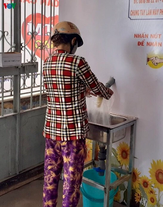 Làm thế nào để giúp đỡ người nghèo nhưng tránh làm tổn thương họ?