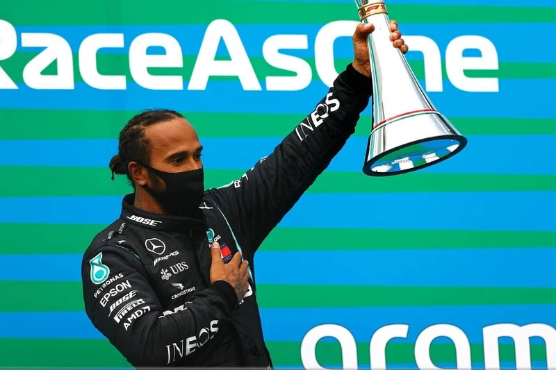 Thắng áp đảo ở F1 Hungarian Grand Prix: Lewis Hamilton thống trị đường đua ảnh 1