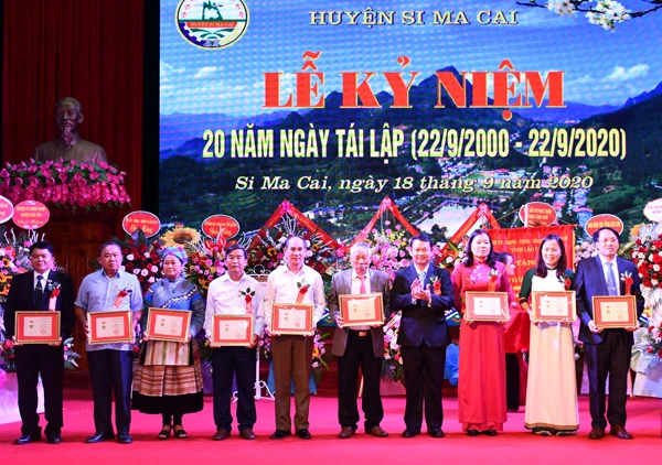 Si Ma Cai kỷ niệm 20 năm tái lập huyện ảnh 7