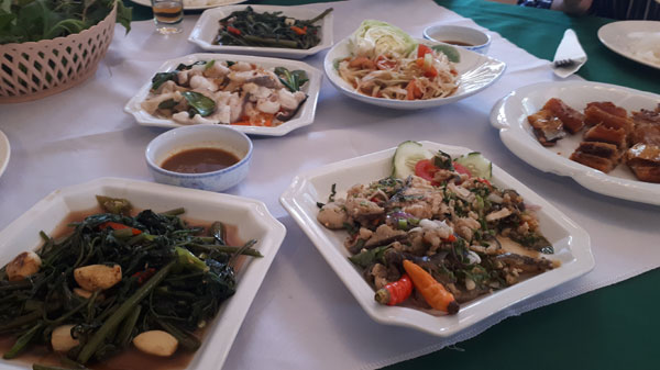 Được thưởng thức một lần, bạn khó có thể quên hương vị nồng cay, đậm đà của các món ẩm thực Lào. Được thưởng thức một lần, bạn khó có thể quên hương vị nồng cay, đậm đà của các món ẩm thực Lào.