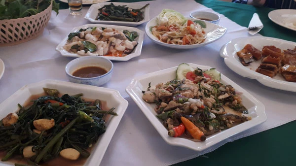 Được thưởng thức một lần, bạn khó có thể quên hương vị nồng cay, đậm đà của các món ẩm thực Lào.