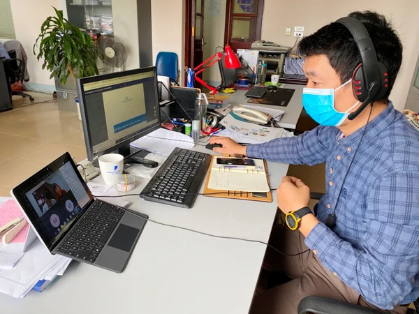 Các sở, ngành, đơn vị sự nghiệp đều bố trí luân phiên người lao động làm việc trực tuyến tại nhà.