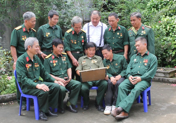 Mỗi dịp tháng Tư về luôn gợi lại trong ký ức những người lính về một thời tuổi trẻ chiến đấu bảo vệ Tổ quốc (ảnh chụp trước ngày 28/3/2020).