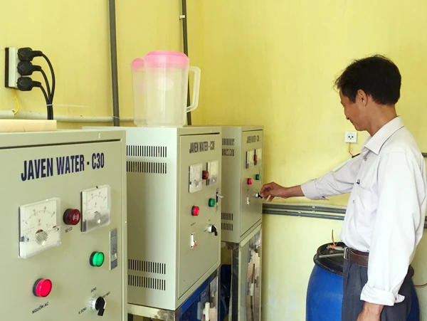 Vận hành thiết bị xử lý nước sinh hoạt.