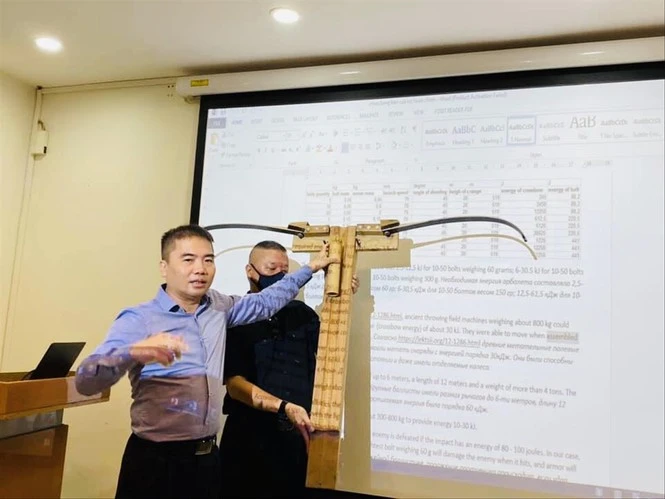 Kỹ sư Vũ Đình Thanh tiếp tục nghiên cứu chế tạo nỏ thần bắn nhiều mũi tên hơn nữa.