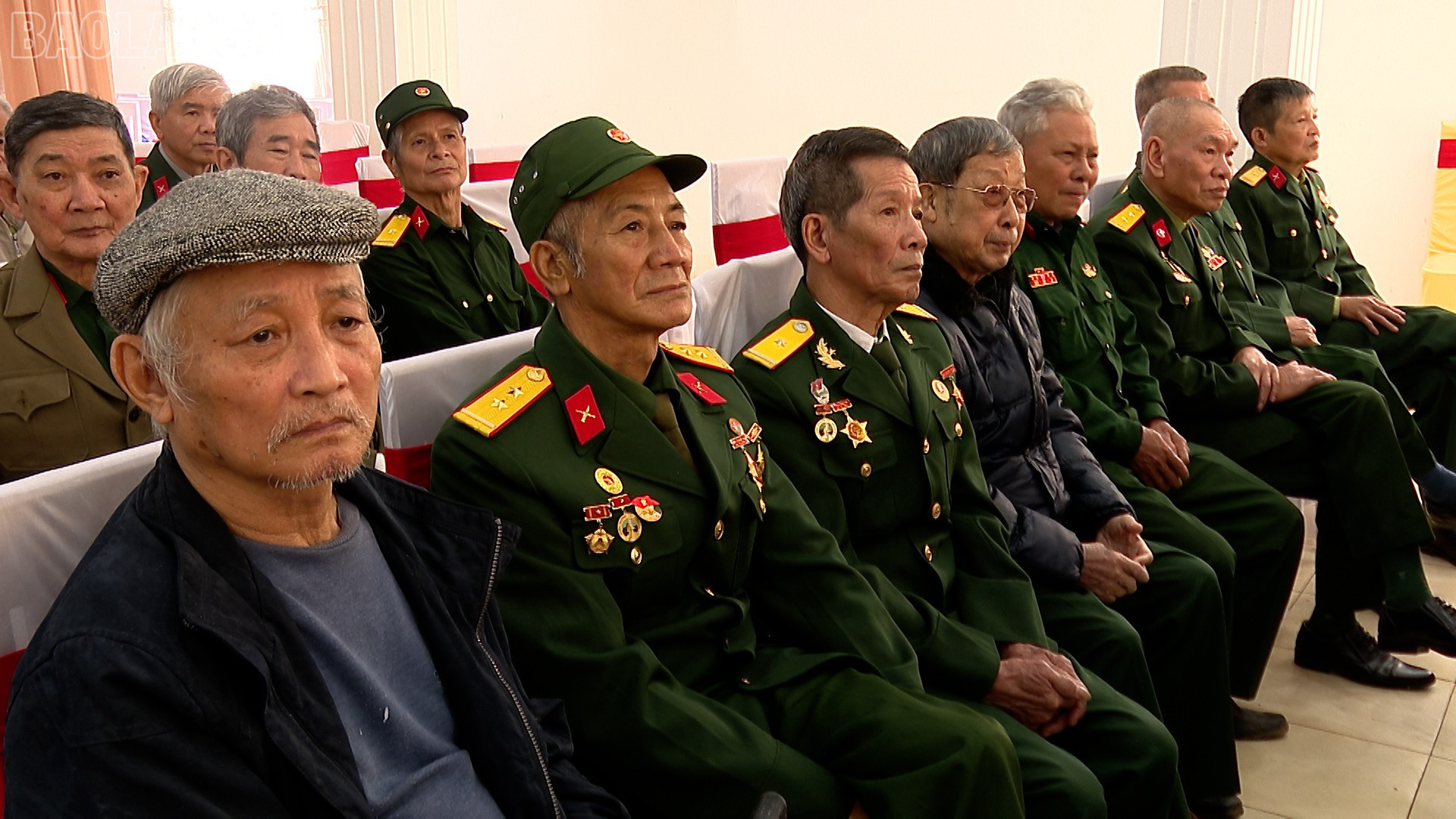 اعضای کمیته ارتباطی رفقای رزمنده لشکر دهم در منطقه ین بای در این جلسه شرکت داشتند. baolaocai-tl_s4.jpg