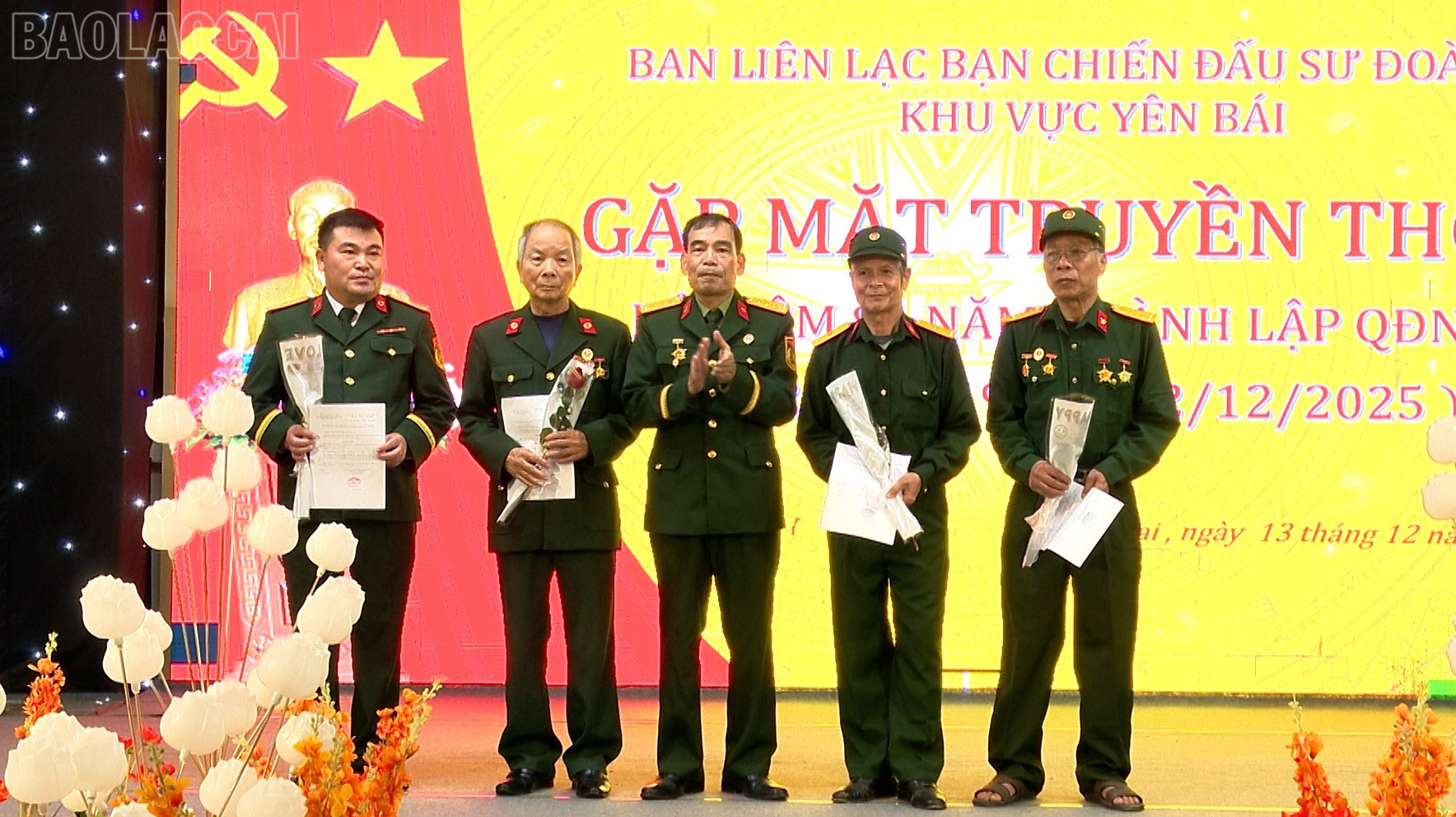 کمیته رابط پیشکسوتان رزمی لشکر دهم در منطقه ین بای، مراسم معارفه عضویت را برگزار کرد. baolaocai-tl_s1-hoi-vien-moi.jpg