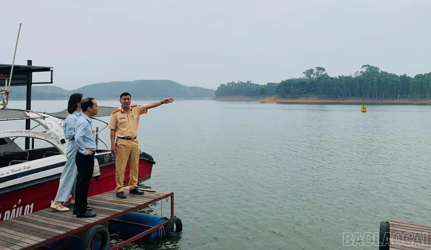 Lãnh đạo xã Yên Bình cùng lực lượng chức năng kiểm tra khu vực tổ chức giải năm 2026.