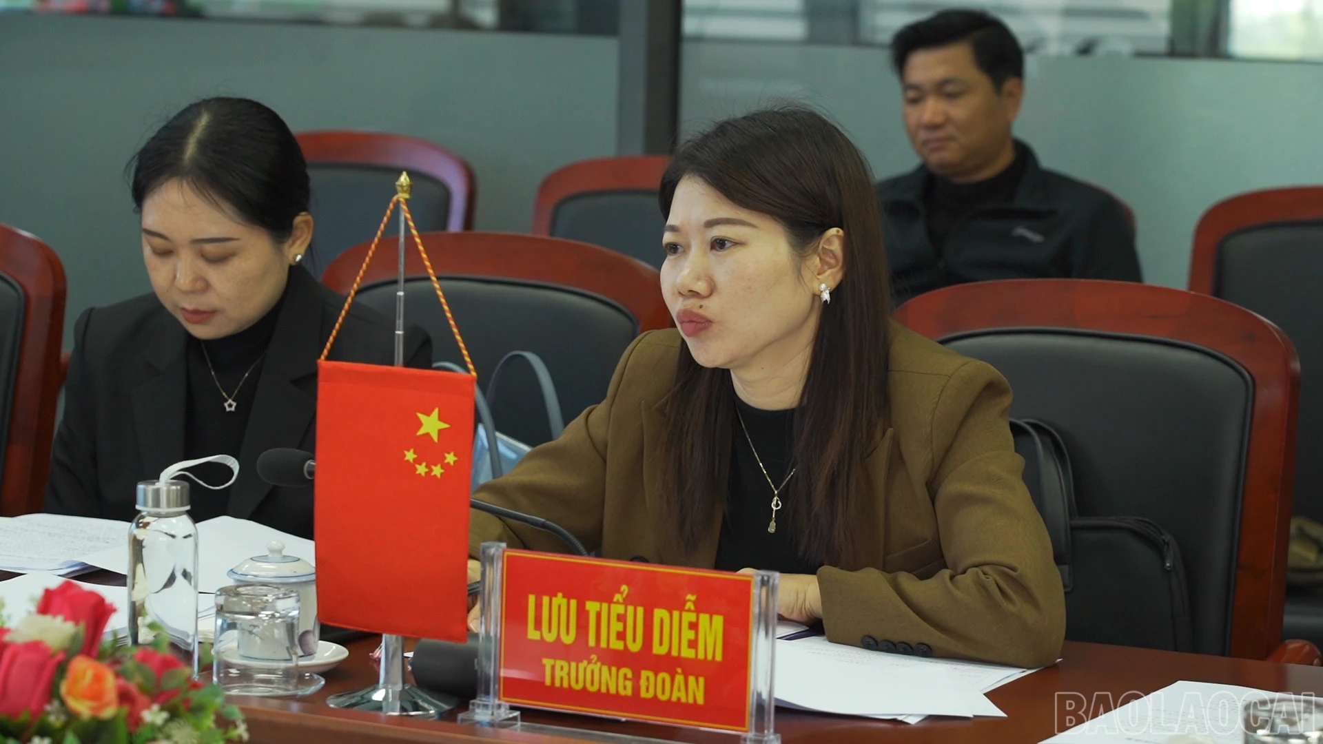 baolaocai-br_hoi-dam-cua-khau100-04-39-31still006.png