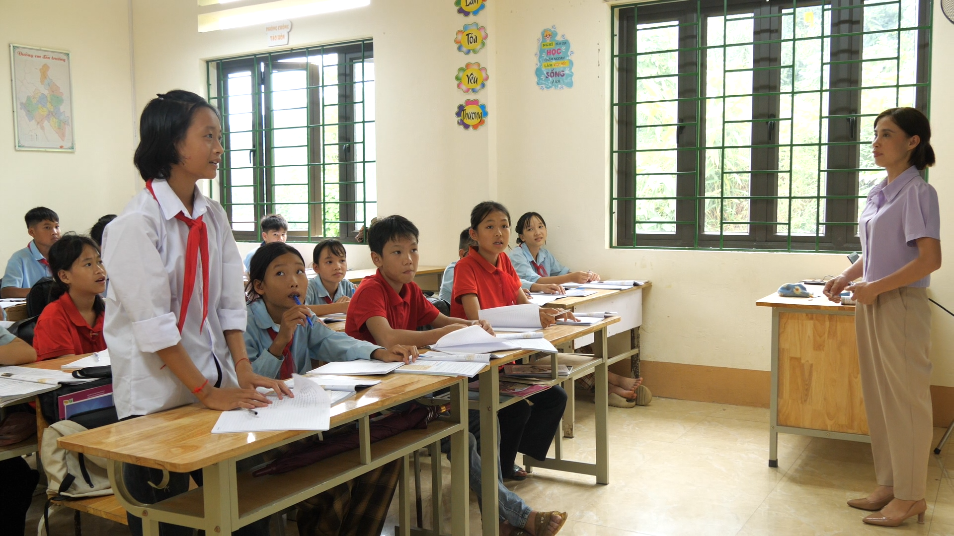 Em Mông Hoàng Thảo Ngọc trở lại trường viết tiếp ước mơ trở thành bác sĩ. Em Mông Hoàng Thảo Ngọc trở lại trường viết tiếp ước mơ trở thành bác sĩ.