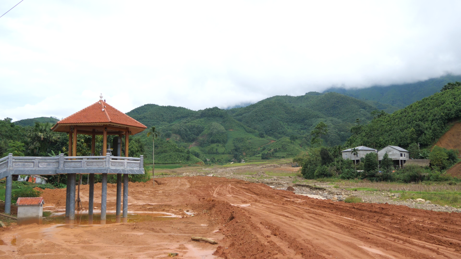 Chính quyền địa phương đang cải tạo gần 20 ha đất để triển khai dự án trồng cam Sành. p157394800-37-45-40still009.png