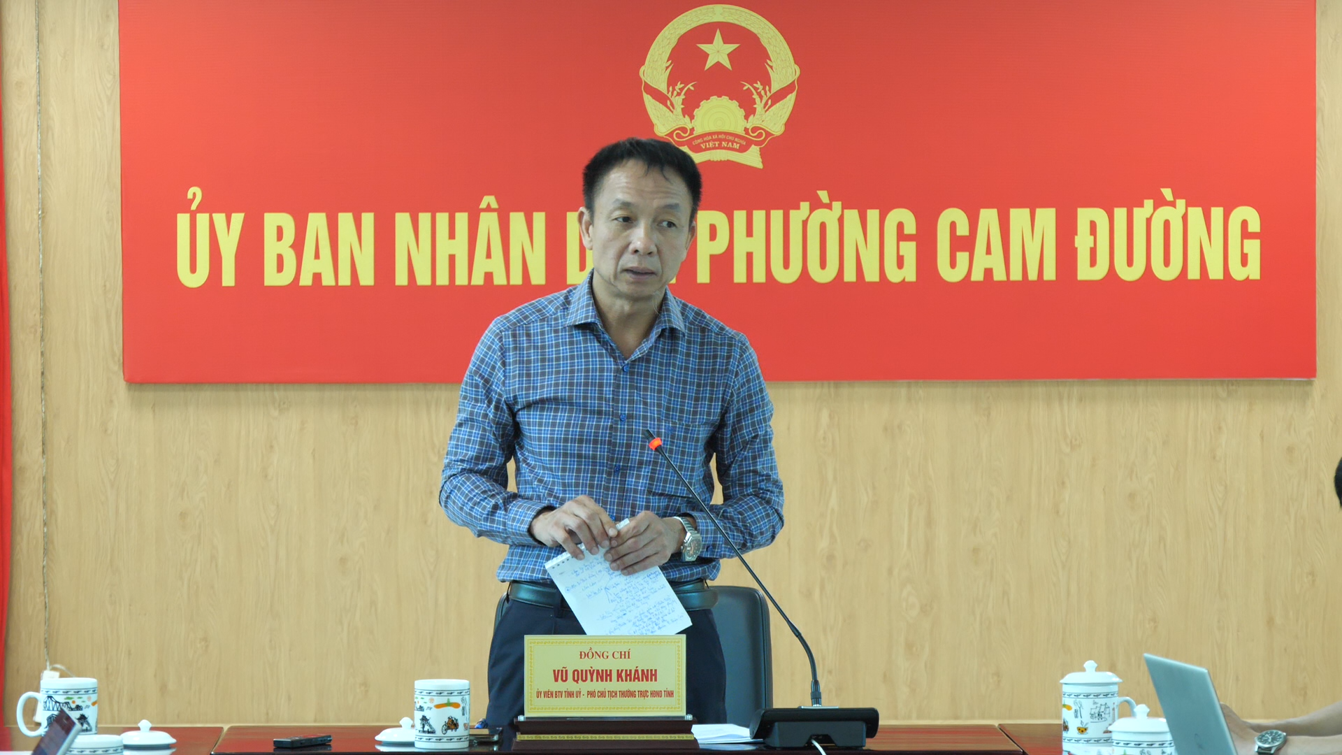 Đồng chí Phó Chủ tịch Thường trực HĐND tỉnh phát biểu tại buổi làm việc với cấp uỷ, chính quyền phường Cam Đường. pct-kiem-tra00-01-09-26still005.png