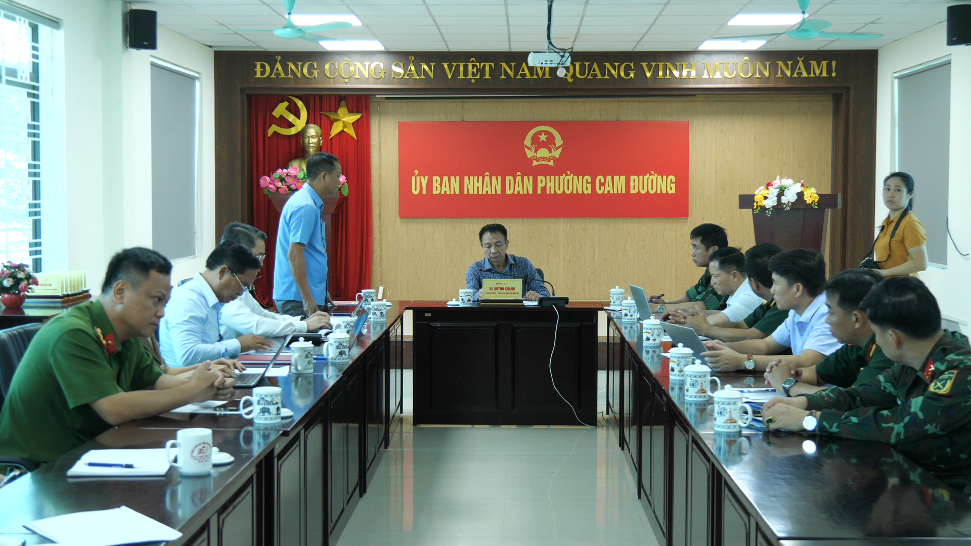 Đồng chí Phó Chủ tịch Thường trực HĐND tỉnh - Vũ Quỳnh Khánh làm việc với cấp ủy, chính quyền phường Cam Đường đánh giá công tác khắc phục hậu quả mưa lũ. pct-kiem-tra00-01-20-54still006.png