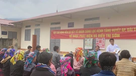 Điểm tựa chăm sóc sức khỏe cho người dân vùng khó khăn