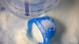 Thụy Sĩ điều tra sữa công thức nghi nhiễm độc tố
