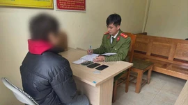 Công an xã Cảm Nhân xử phạt trường hợp cho vay lãi suất vượt quy định