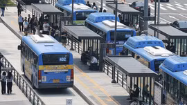 Hàn Quốc đẩy mạnh giao thông công cộng cả trong giờ thấp điểm giữa căng thẳng năng lượng