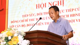 Bí thư Đảng ủy phường Cam Đường lắng nghe tâm tư, nguyện vọng của đoàn viên thanh niên và hội viên phụ nữ