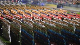 Xem diễu binh, lưu ý giữ an toàn cho bản thân và mọi người