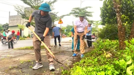 Phường Nghĩa Lộ phát động ra quân chỉnh trang đô thị, dọn dẹp vệ sinh môi trường