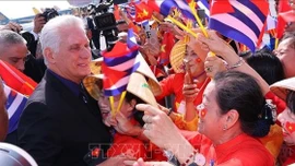 Bí thư thứ Nhất, Chủ tịch nước Cuba và Phu nhân đến Hà Nội, bắt đầu thăm cấp Nhà nước, dự Lễ kỷ niệm 80 năm Quốc khánh Việt Nam