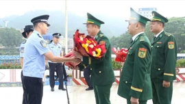 Lực lượng quản lý, bảo vệ biên giới tỉnh Vân Nam (Trung Quốc) gửi thư chúc mừng Đồn Biên phòng Cửa khẩu Quốc tế Lào Cai nhân dịp Quốc khánh 2/9