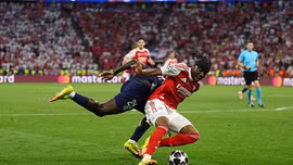 Những tình huống gây tranh cãi trong chiến thắng nghẹt thở của PSG trước Arsenal