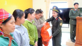 Công an tỉnh Lào Cai tặng quà Tết cho hộ nghèo tại xã Lâm Thượng