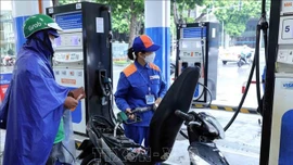 Tiếp tục chi mạnh quỹ bình ổn, xăng RON95 tăng giá nhẹ từ 22 giờ ngày 12/3