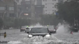 Trung Quốc kích hoạt ứng phó khẩn cấp phòng chống lũ lụt tại Hải Nam