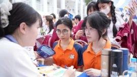 Tuyển sinh đại học 2025: Sát giờ G, thí sinh hồi hộp chờ điểm chuẩn giữa nhiều biến động