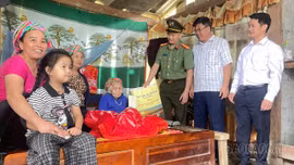 Tỉnh Lào Cai tặng quà gia đình chính sách, hộ khó khăn tại xã Tú Lệ