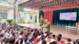 Tuyên truyền pháp luật cho hơn 800 học sinh xã Tả Van