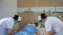 Việt Nam điều trị thành công ca ung thư máu hiếm gặp cho bệnh nhi người Campuchia
