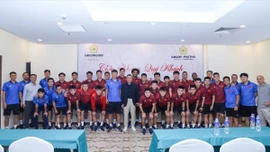 HLV Kim Sang Sik tự tin giành chiến thắng trước tuyển Lào