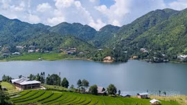 Hồ Séo Mý Tỷ hồi sinh, đón du khách trở lại