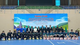 Giao lưu thể thao hữu nghị thanh niên tỉnh Lào Cai và thanh niên Châu Hồng Hà (Trung Quốc)