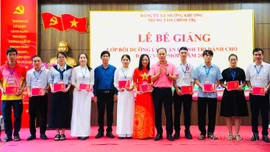 Bế giảng lớp bồi dưỡng lý luận chính trị dành cho đảng viên mới năm 2025