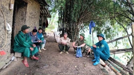 Xã Y Tý vận động người dân di dời phòng tránh lũ quét, sạt lở đất
